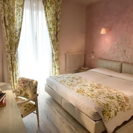 Serenella Otel 3*